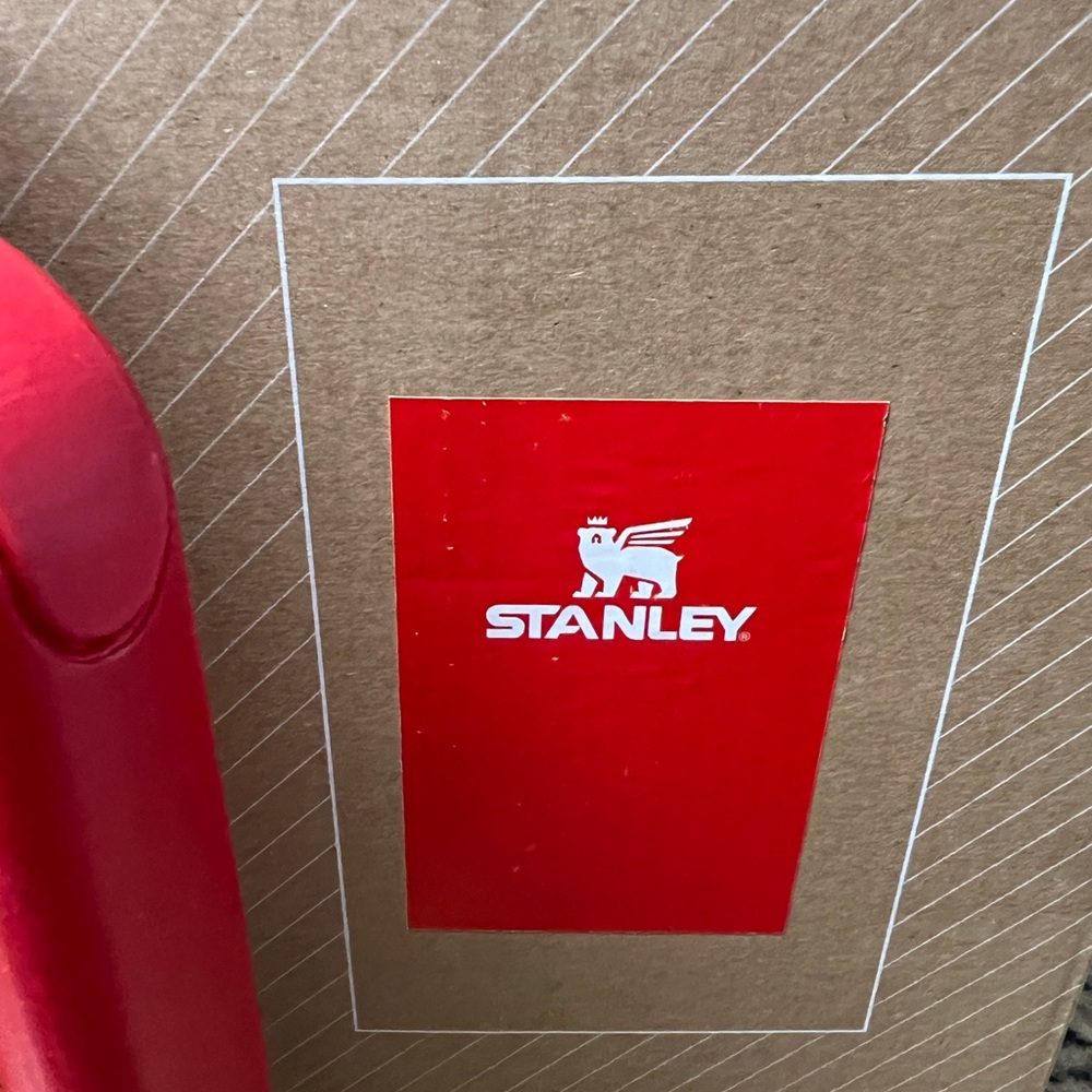 Stanley 40oz New Red Kitty tumbler - Picture 4 of 9